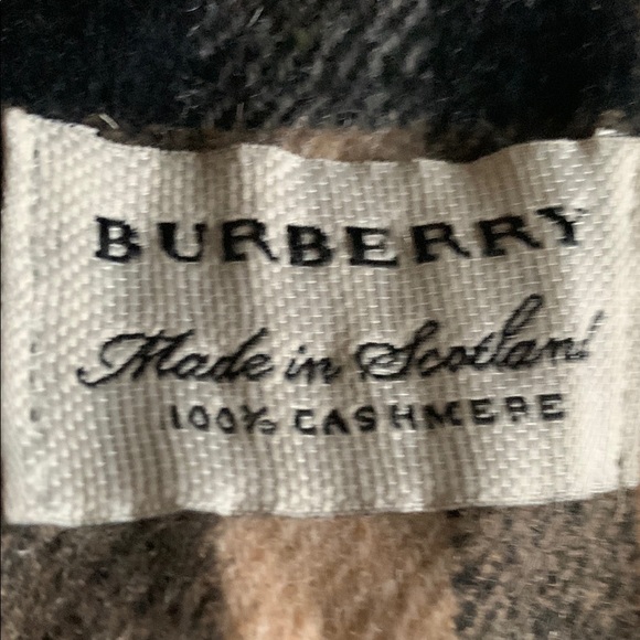 Burberry Classic Check Scarf in Camel - Picture 5 of 6